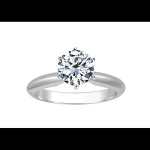 Round cut diamond ring